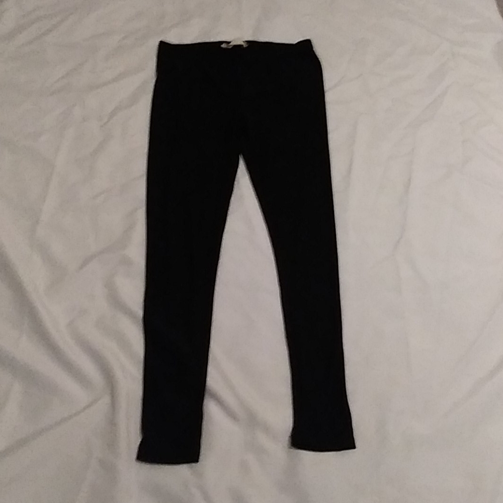 Plain black leggings